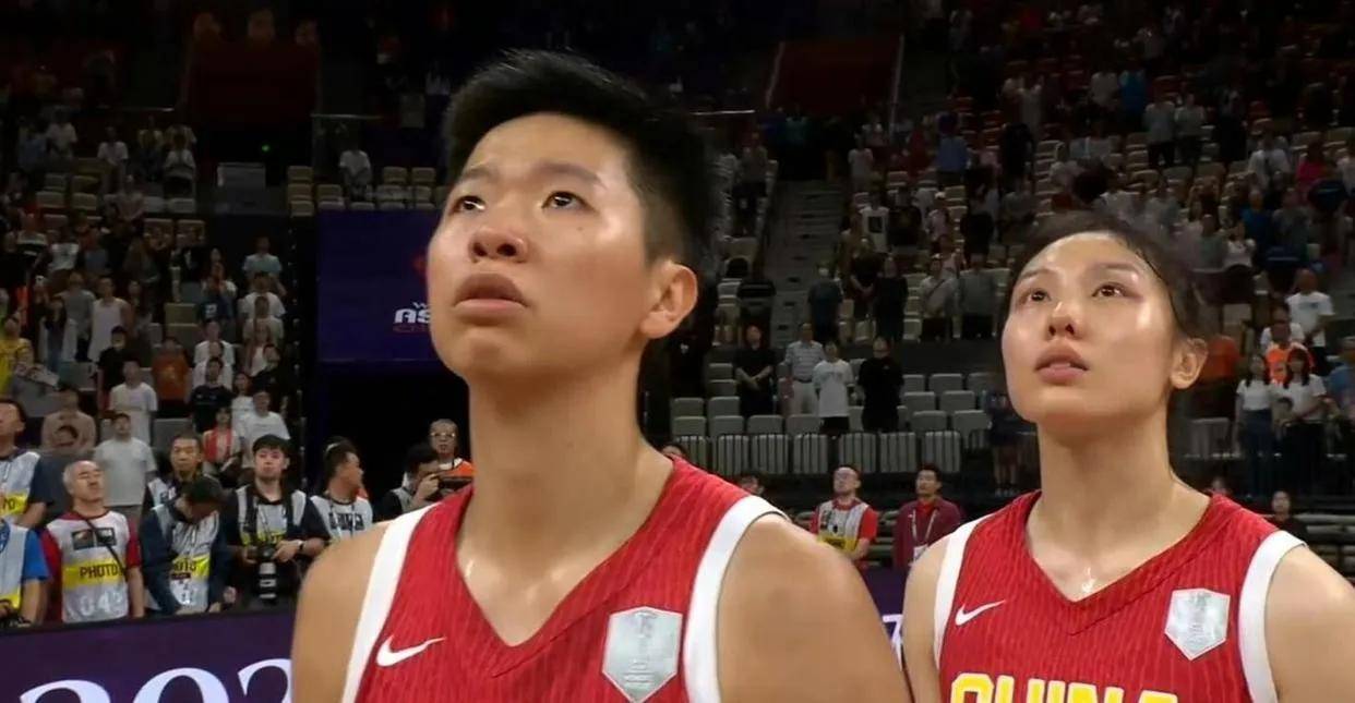 自曝告别女篮国家队!黄思静:遗憾隐藏在人生的每处角落(中国女篮黄思雨简历)
