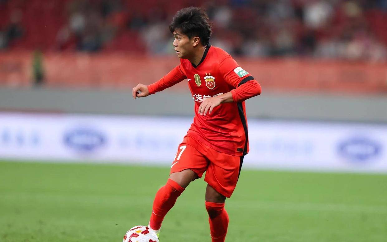 国足评分：颜骏凌张玉宁表现尚可后腰表现难如人意(张廷玉真实下场有多惨)
