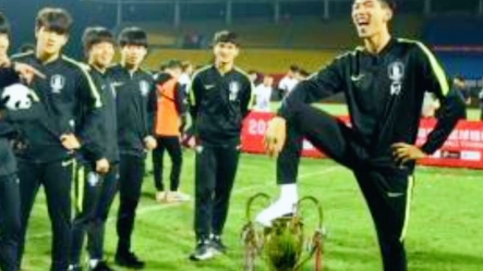 半岛体育-韩媒嘲讽：中国男足再演功夫足球高天意恶意犯规逃过红牌(为什么大家都不愿意当守门员)