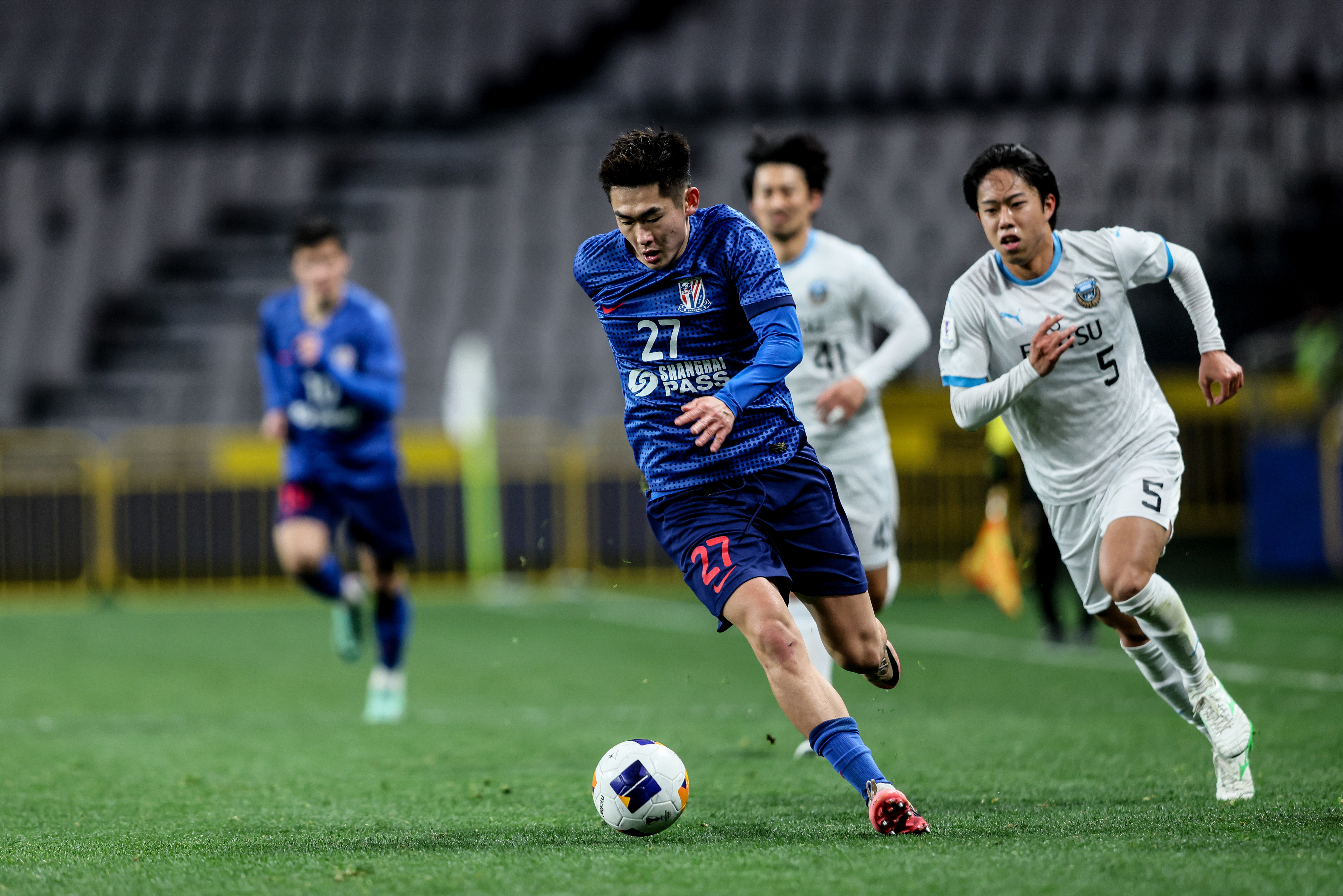 半岛体育-上海申花连遭两大伤痛，争冠前景堪忧(2021年6月6日上海申花近况)