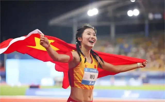 半岛体育-英国跳水名将凯里-戴比卡获得女子激跳冠军(英国跳水名将戴利是男是女)